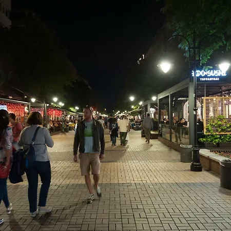Апартамент Vitosha Blvd - 2br Lux София
